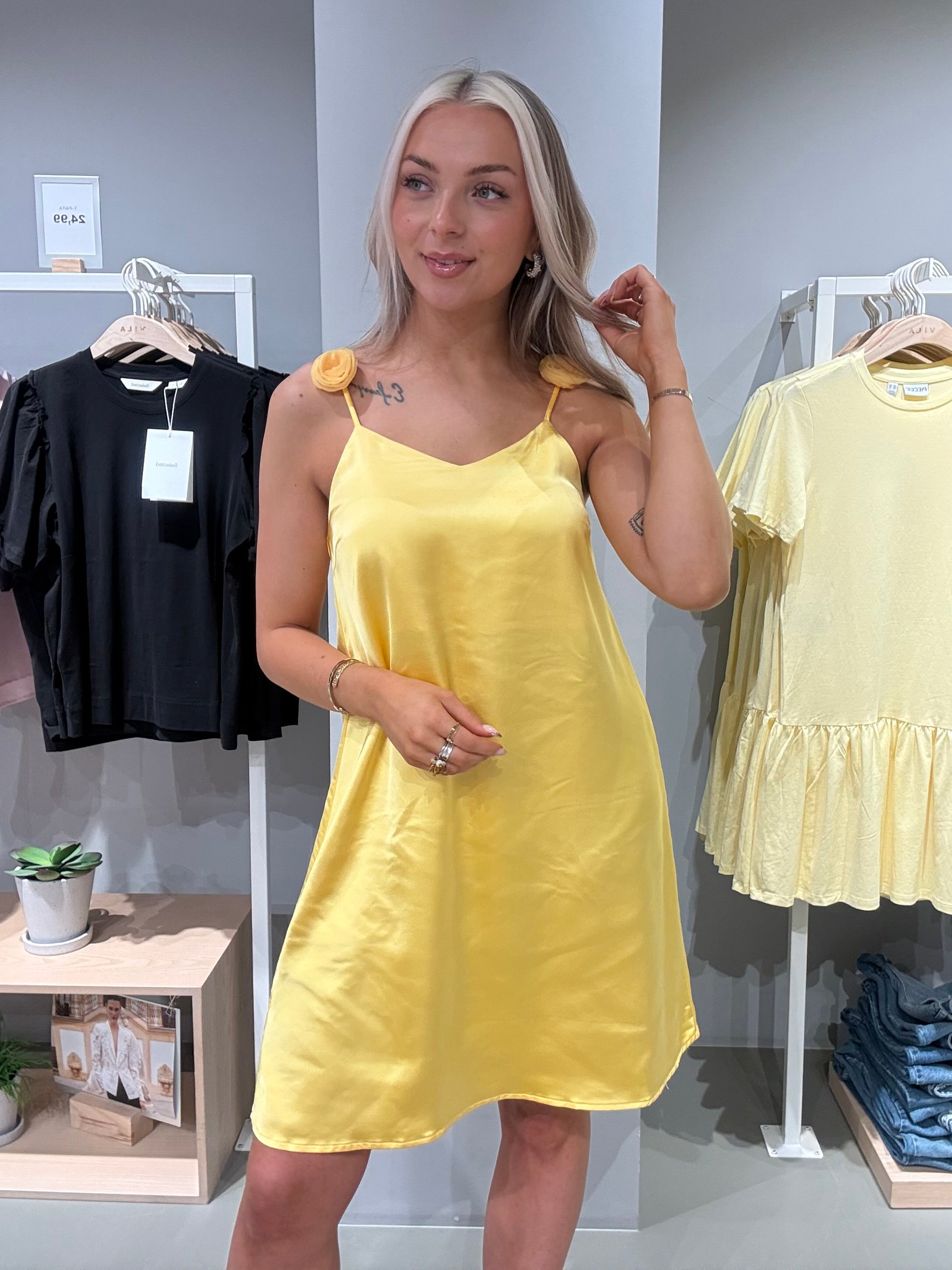 VICILLE Short Dress - Yarrow